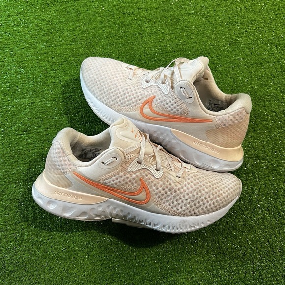 Nike Running Shoes Womens SZ 7 Nike Renew Run 2 Peach Sneakers EUC Geat Tread - Picture 1 of 8